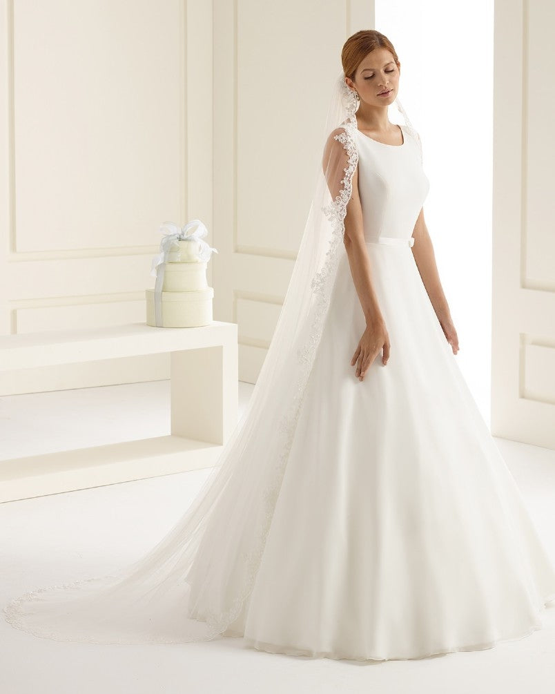 Slør "Lace Edge Flowers" 220cm