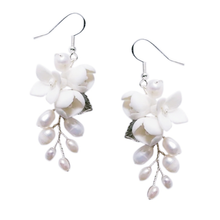 Last inn bildet i Galleri-visningsprogrammet, Elegance Of Pearls Earrings - Silver