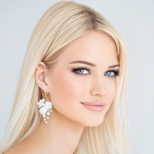 Last inn bildet i Galleri-visningsprogrammet, Elegance Of Pearls Earrings - Silver