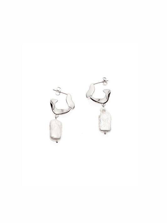 Øredobber med en langstrakt ferskvannsperle - Ivory/Silver