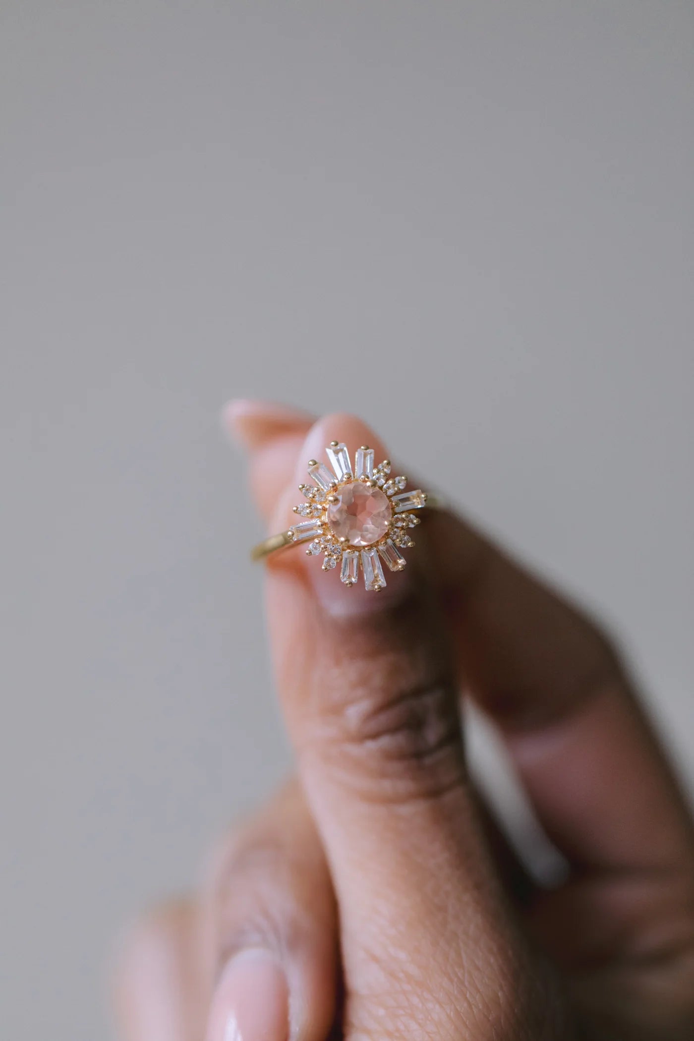 Ring Dehli Gold "Statement Ring med Morganite"