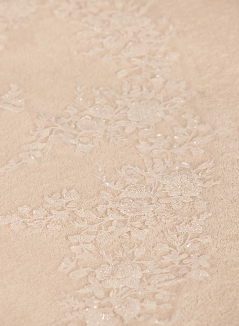 Brudeslør med blonder "full flower applications" 350cm - fantastisk!