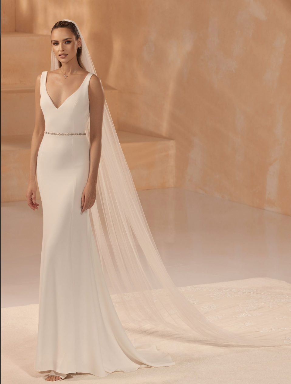 Brudeslør med blonder "full flower applications" 350cm - fantastisk!