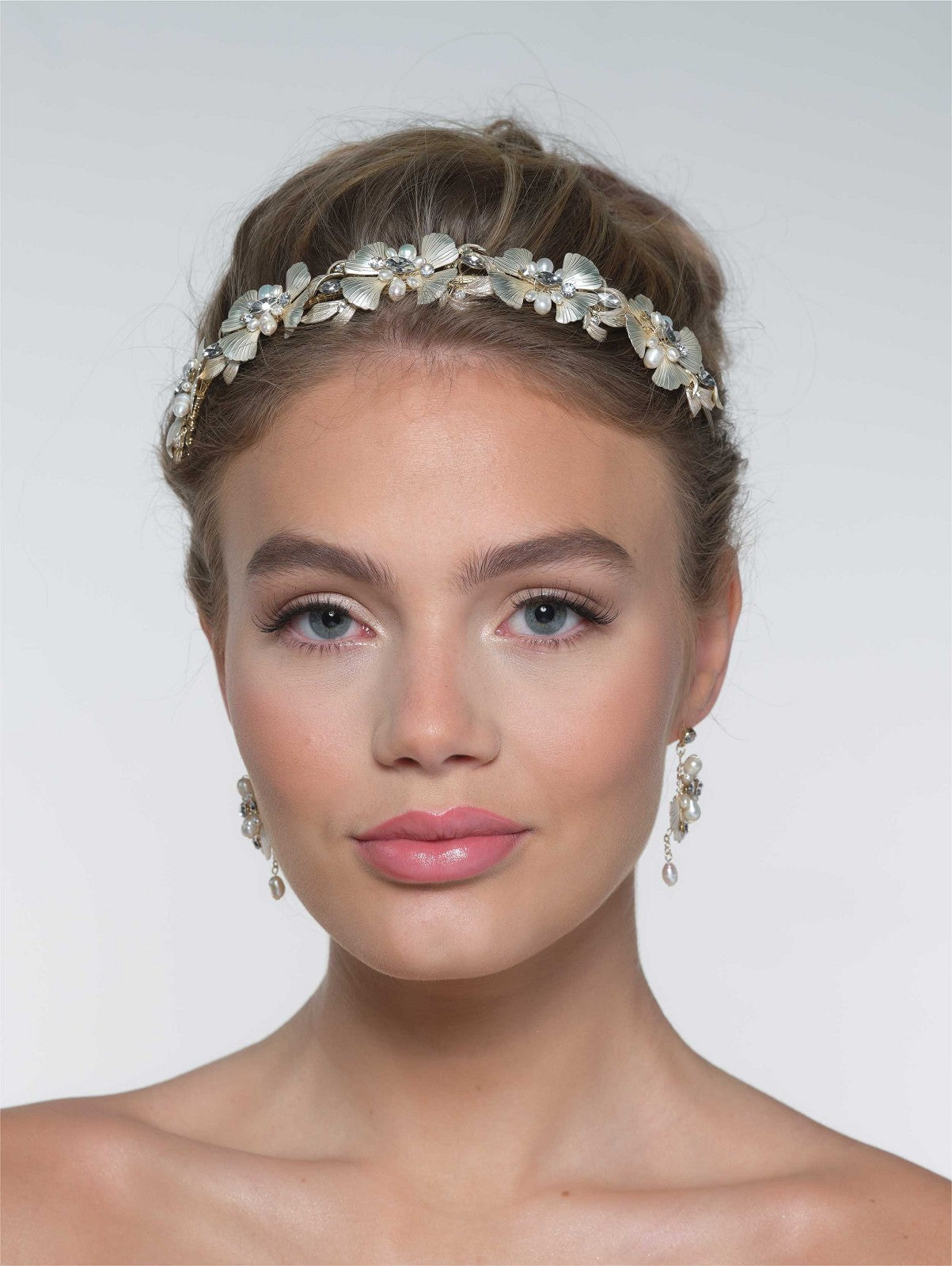 Tiara "Flowers and freshwater pearls" Gold