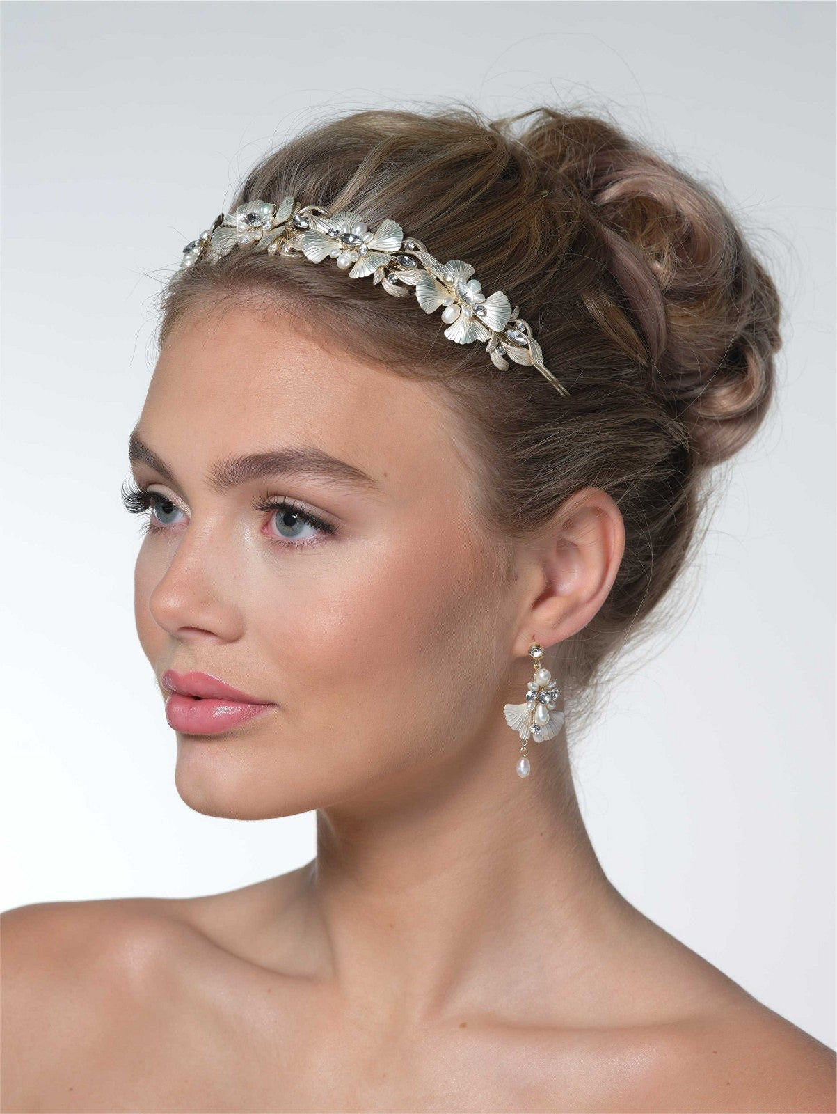 Tiara "Flowers and freshwater pearls" Gold