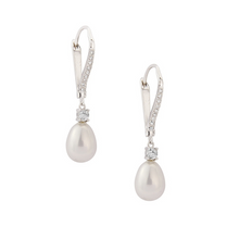 Last inn bildet i Galleri-visningsprogrammet, Timeless Elegance Pearl Earrings - Silver