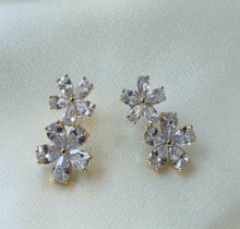 Last inn bildet i Galleri-visningsprogrammet, Silver doble flower earrings - Gold/silver