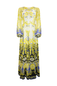 En magisk kjole med print i vakre sommer-farger! Kjolen har lange ermer og en rund hals, med en dypere v i ryggen.