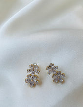 Last inn bildet i Galleri-visningsprogrammet, Silver doble flower earrings - Gold/silver