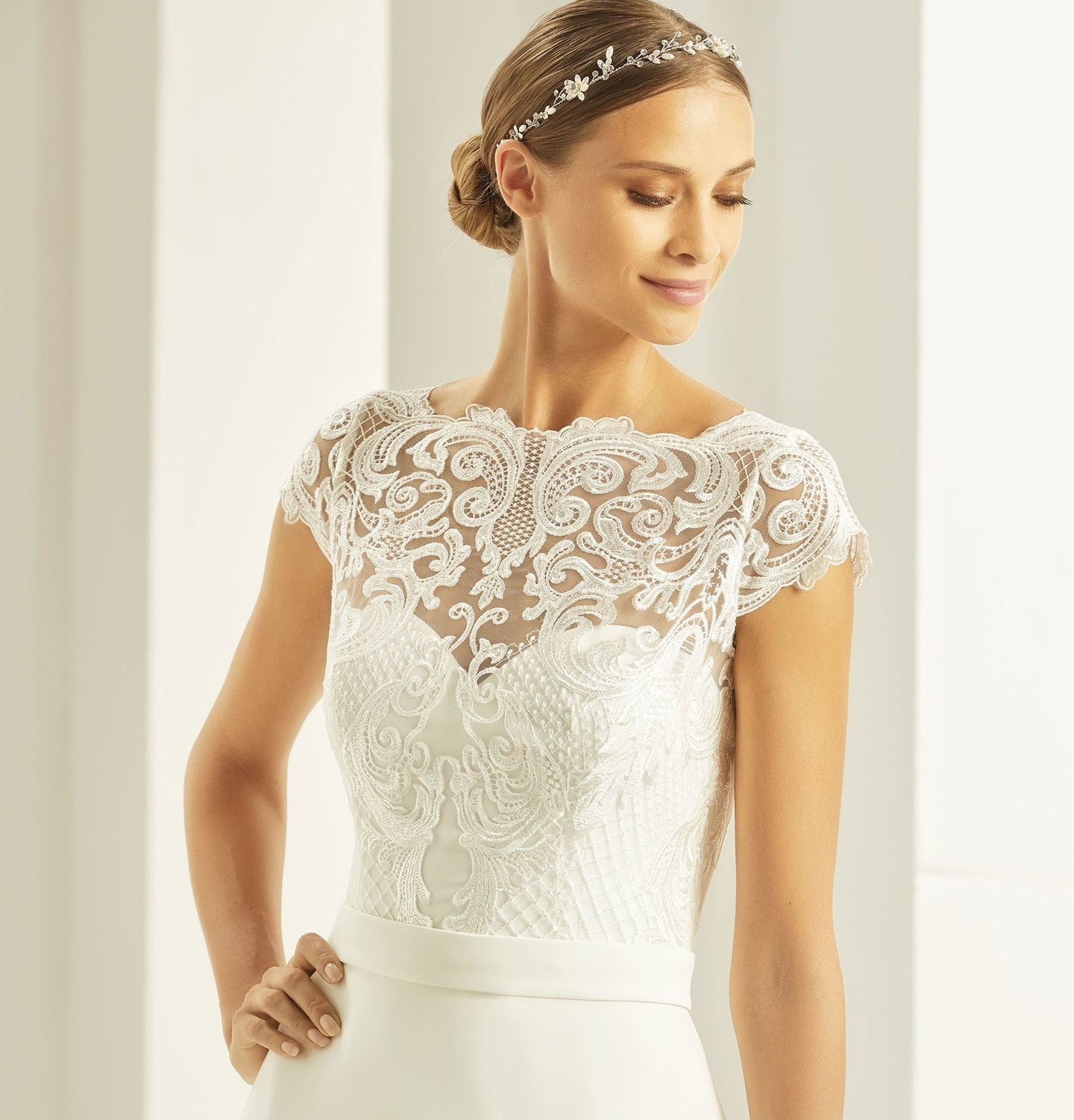 Bolero Lace Olivia - Ivory 42