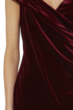 Last inn bildet i Galleri-visningsprogrammet, Cassandra Velvet Maxi Dress - Wine 36