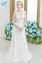 Last inn bildet i Galleri-visningsprogrammet, Søt og elegant brudekjole med en V-hals topp med blonder.